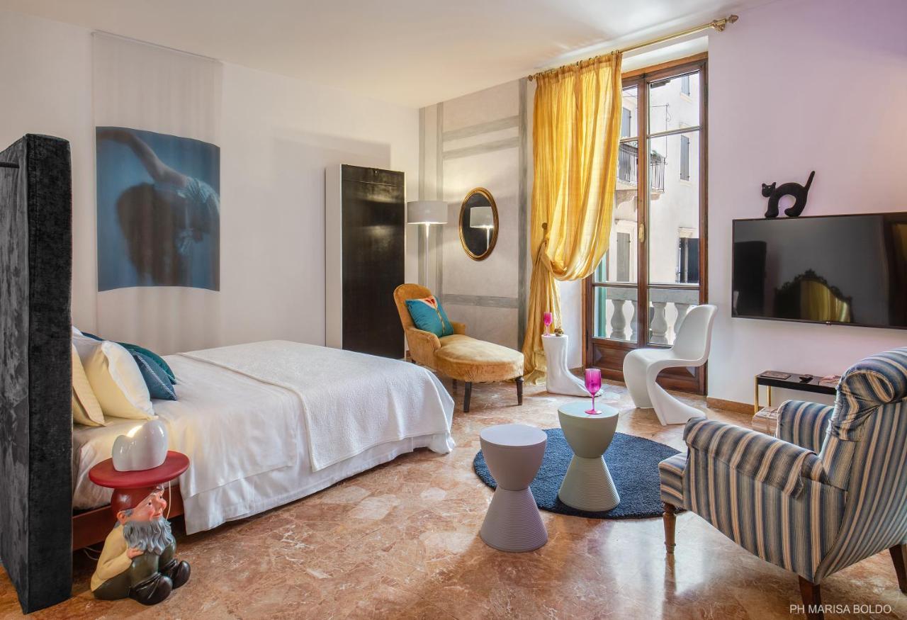 Billie'S Flat Red - Art & Design Apt In Verona Historic Centre Экстерьер фото