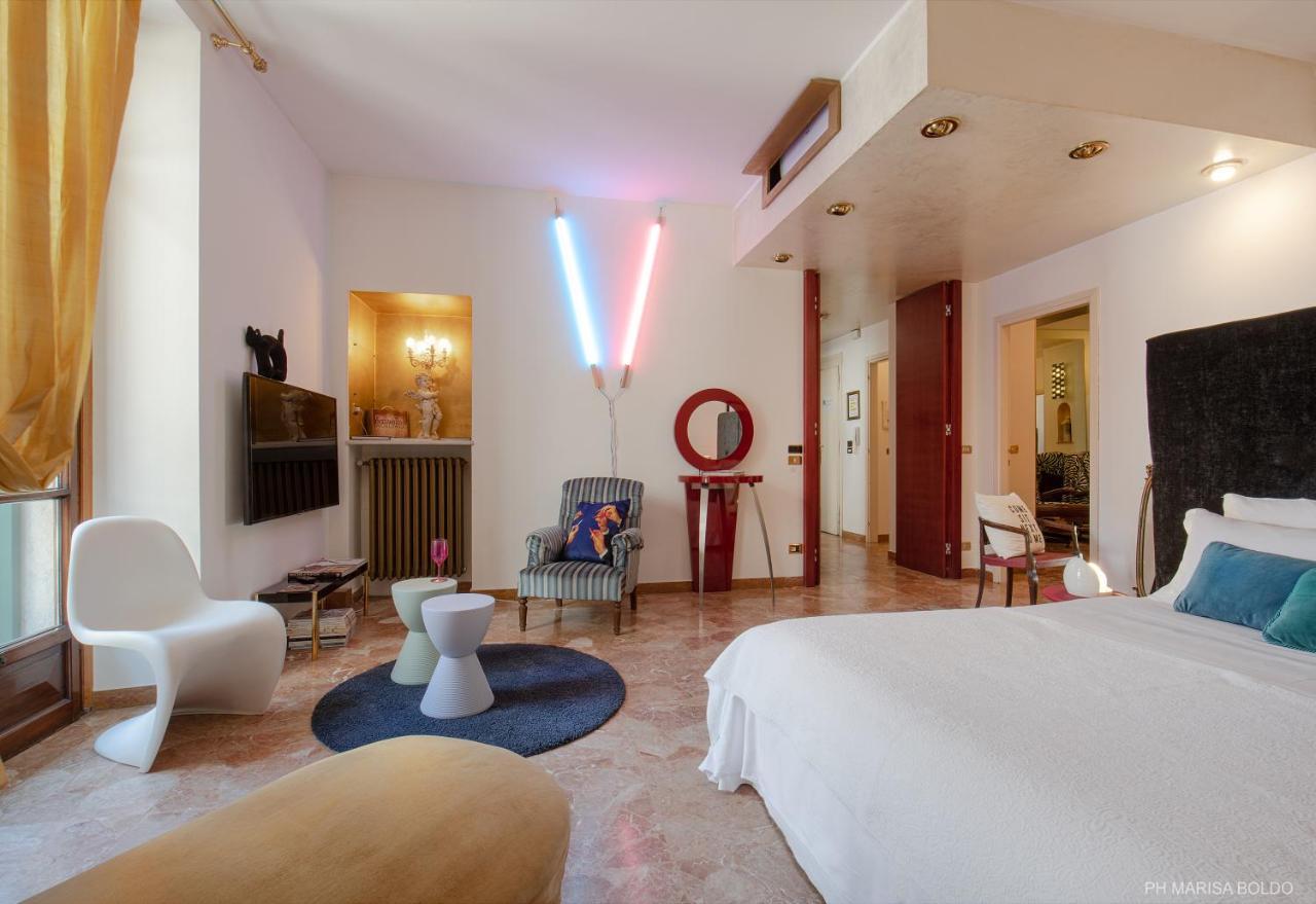 Billie'S Flat Red - Art & Design Apt In Verona Historic Centre Экстерьер фото