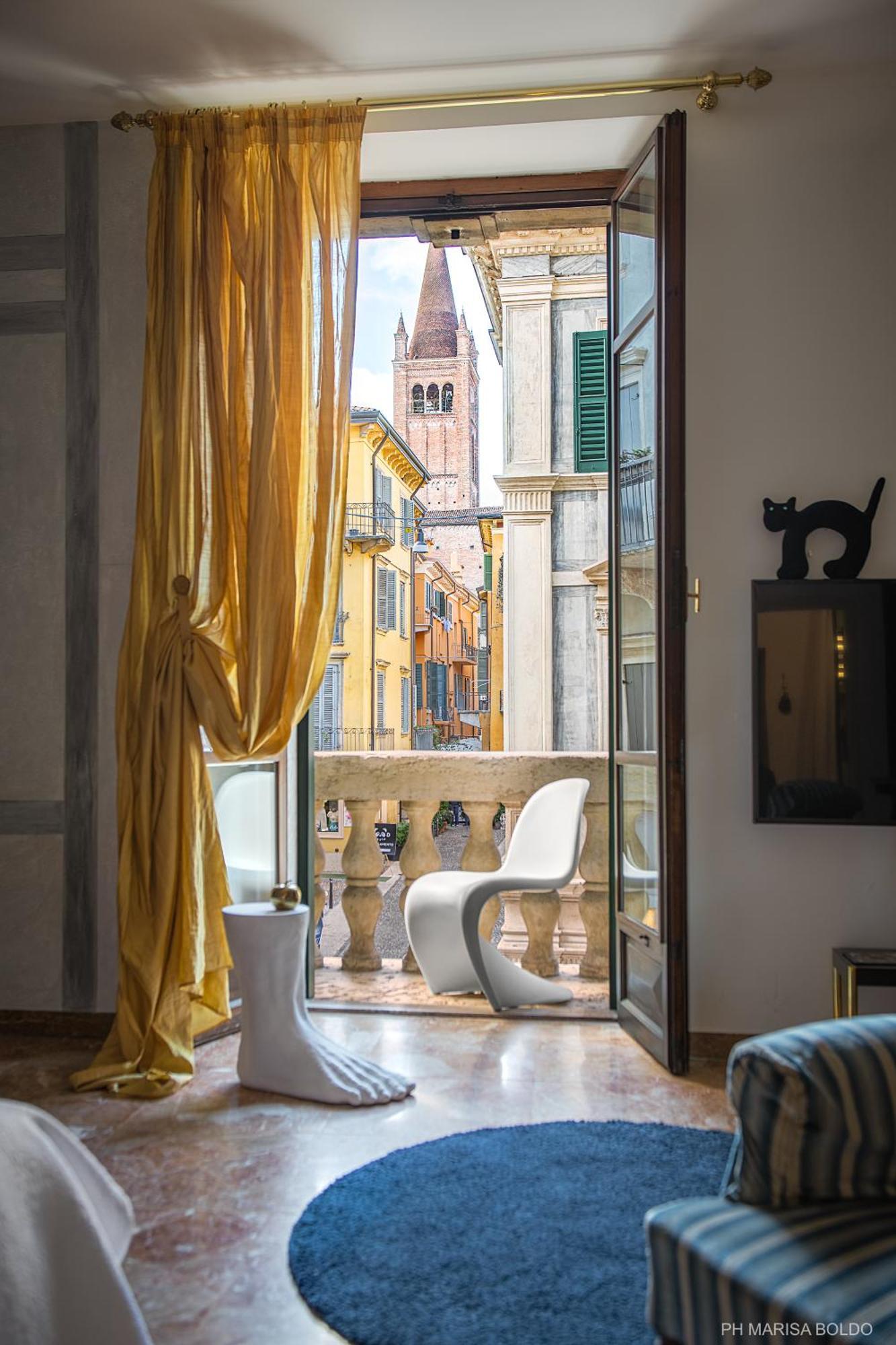 Billie'S Flat Red - Art & Design Apt In Verona Historic Centre Экстерьер фото